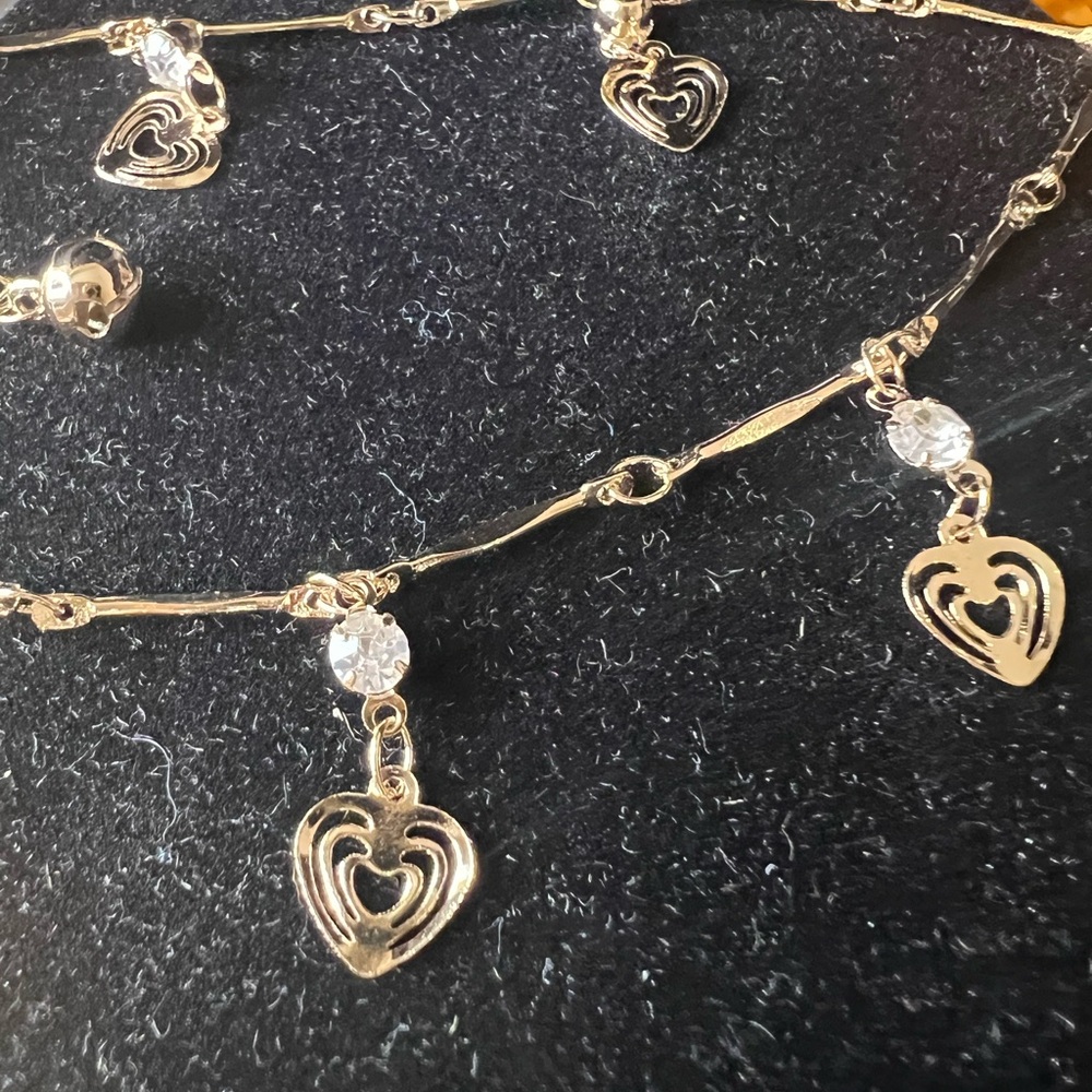 18kt gold plated anklet with charms let with heart charms and bell